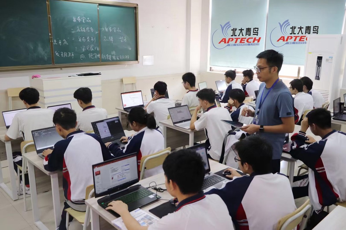 初中学历公办技校选什么专业吃香,技校选择什么专业好最赚钱