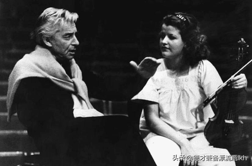 变态的纳粹德国,*光脱**犹太人女人衣服,集体*杀屠**!2