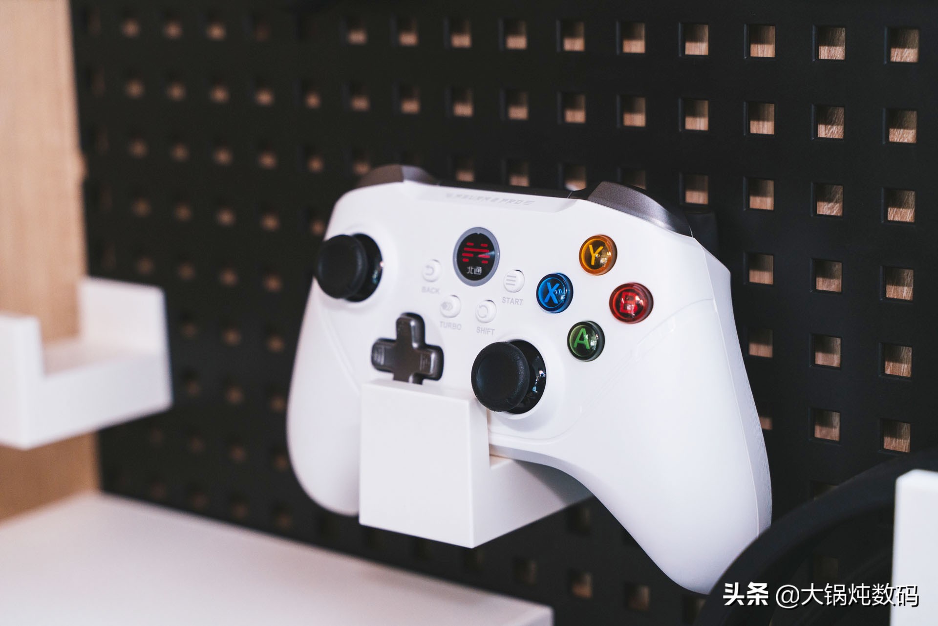 北通阿修罗2pro手柄测评,北通阿修罗2蓝牙游戏手柄测评