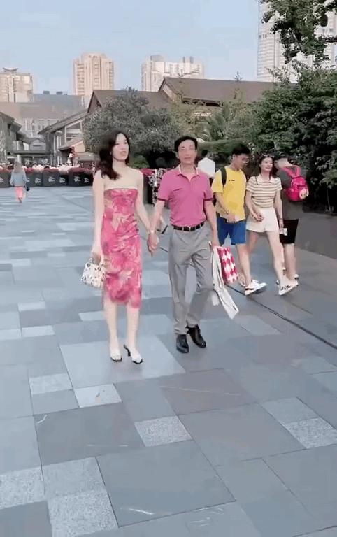 董小姐裙子爆火,董小姐网红完整版