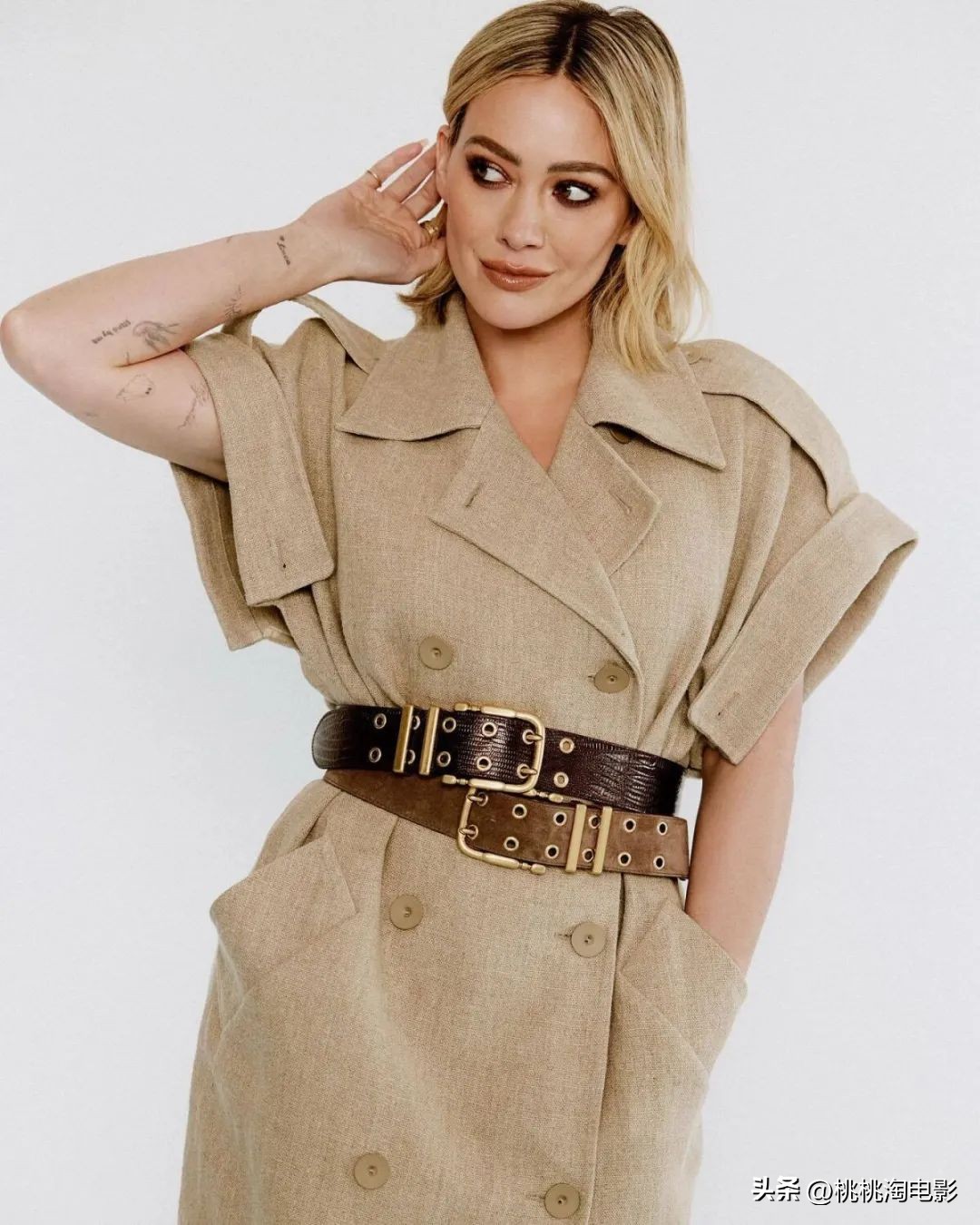 希拉里达芙戴遮阳帽,希拉里达芙穿牛仔