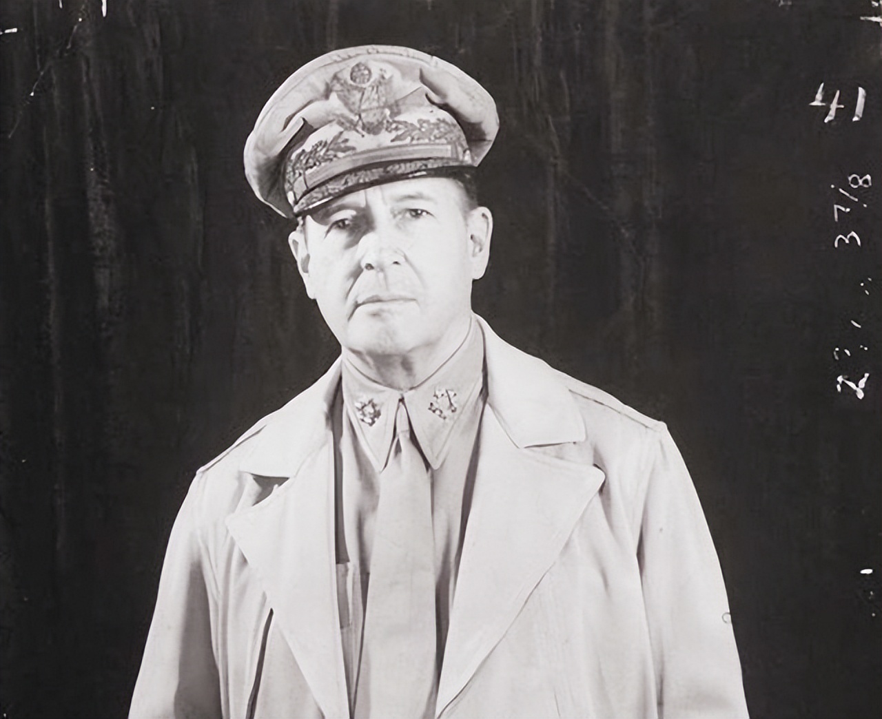 狂傲的李敖为什么说：只有毛主席值得我喊“万岁”，其他人不配