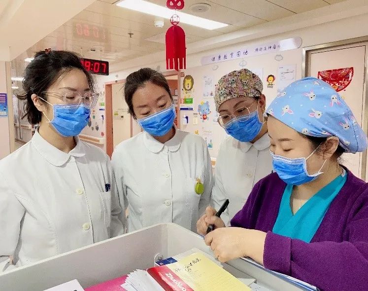 【动态】“基于循证，向标准看齐”首儿所护理部静脉输液治疗委员会开展中心静脉导管横断面调查工作