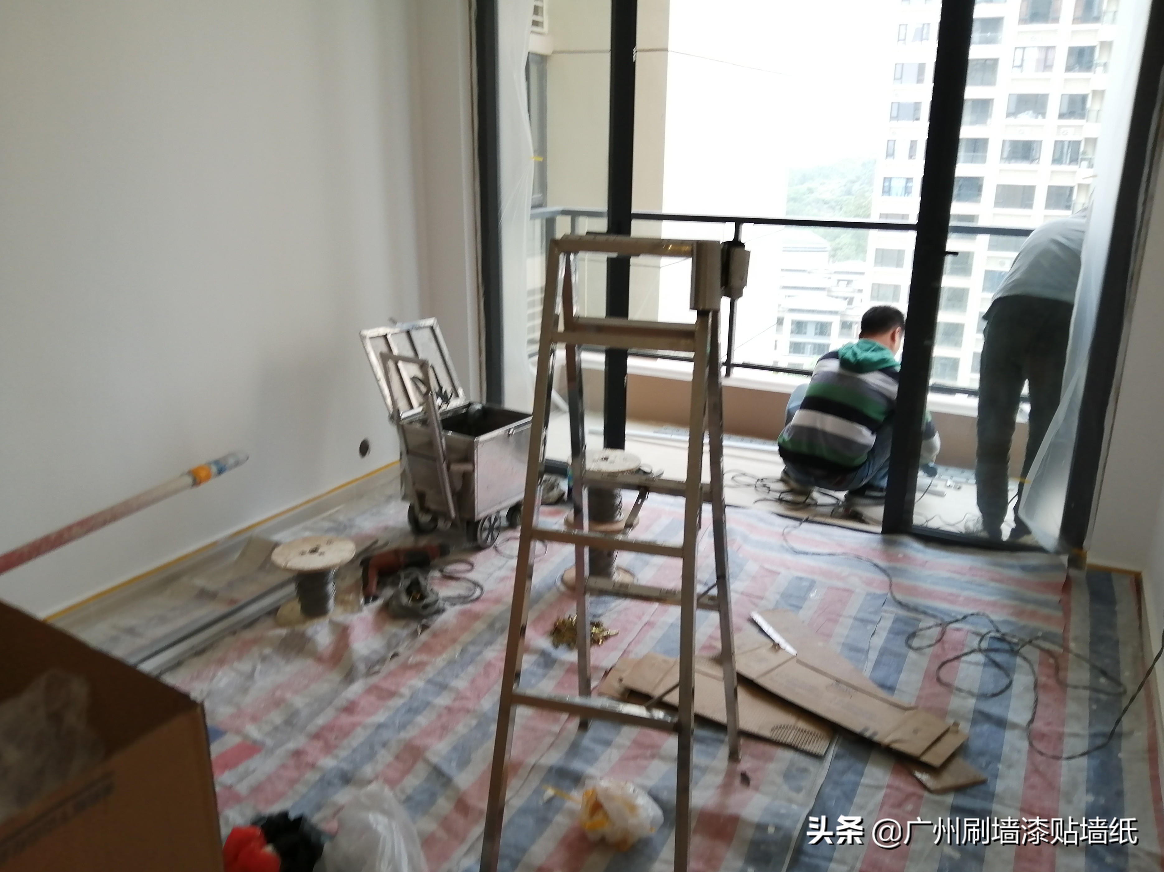 叠溪花园刷漆,多乐士墙面刷乳胶漆280平方多少钱