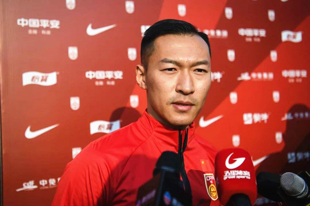 国足官方为吴曦庆生绽放,过33岁生日的国足队长吴曦