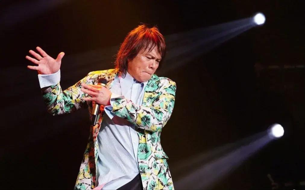 年轻时期的伍佰,伍佰外表不修边幅内心细腻