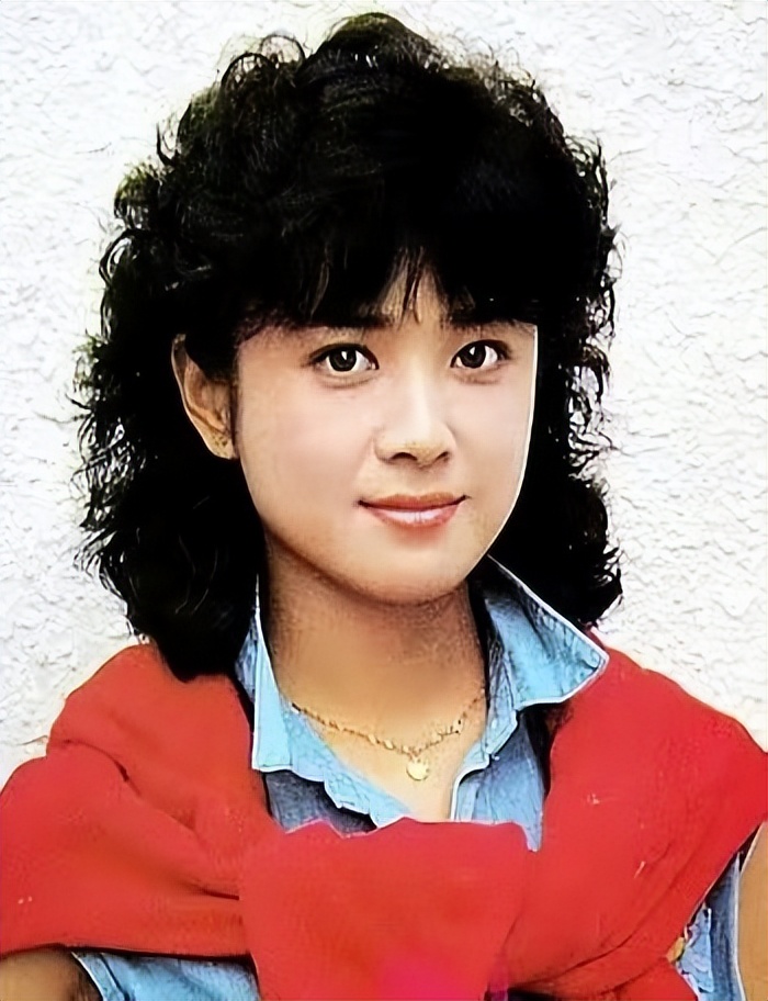 傅艺伟的情感史,傅艺伟几次婚姻