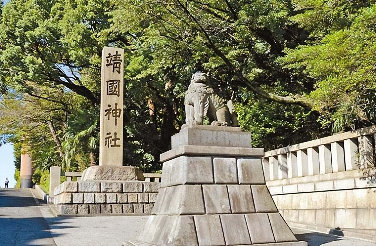 火烧靖国神社中三观正的日本小伙,中国小伙火烧日本靖国寺