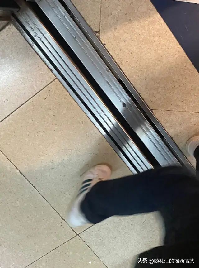 内地游客游览香港,香港对内地游客的态度