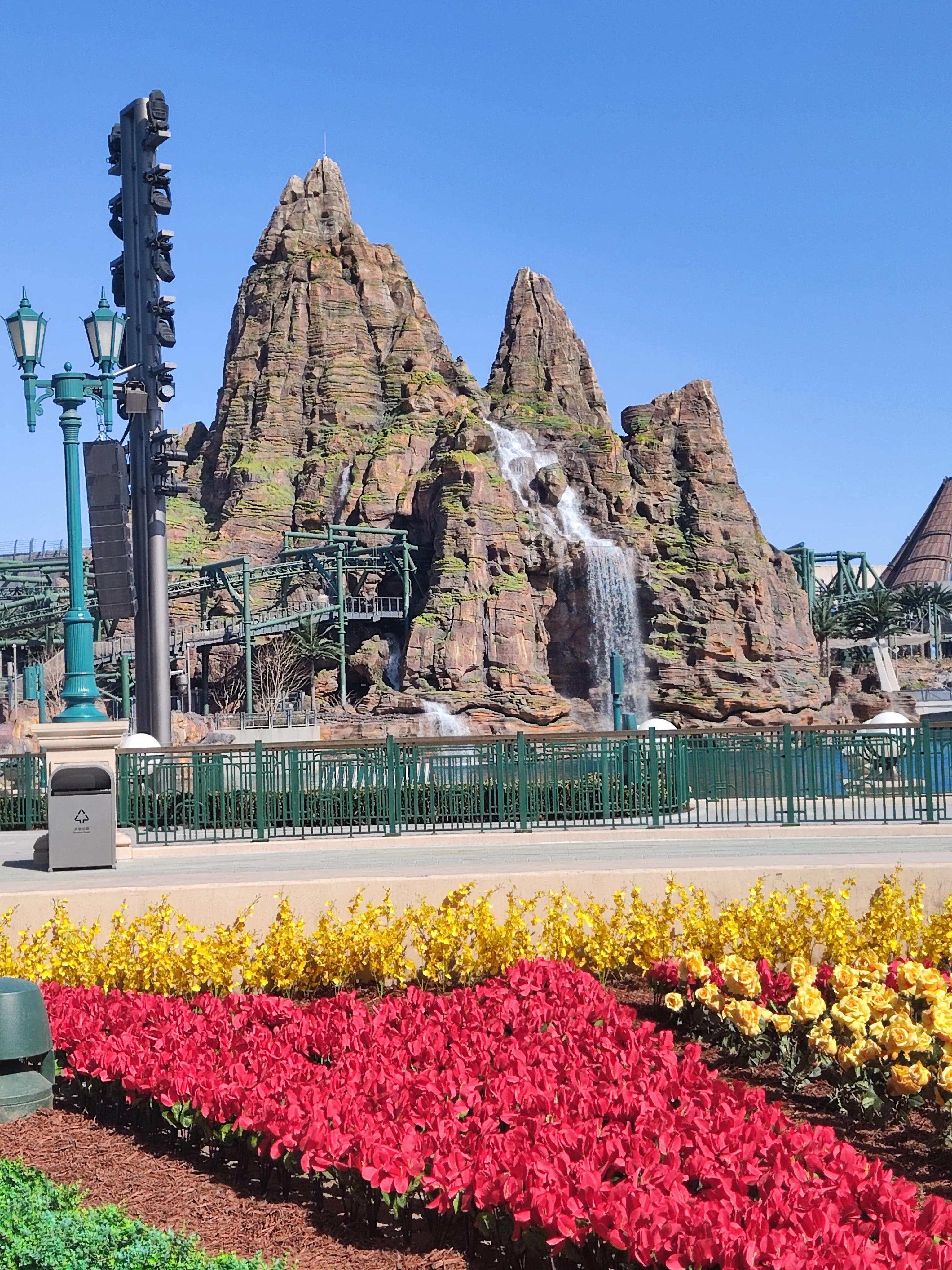 北京环球霸天虎过山车,北京环球侏罗纪大冒险