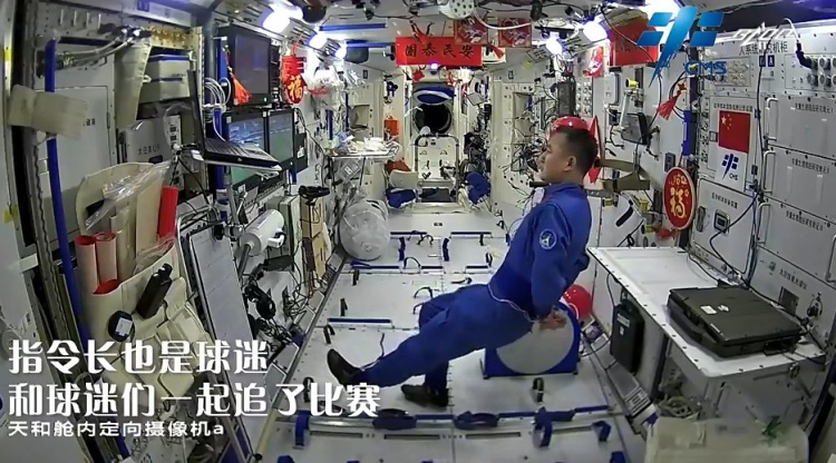 气得起飞！宇航员太空见证国足惨败越南，网友：丢人丢到全宇宙