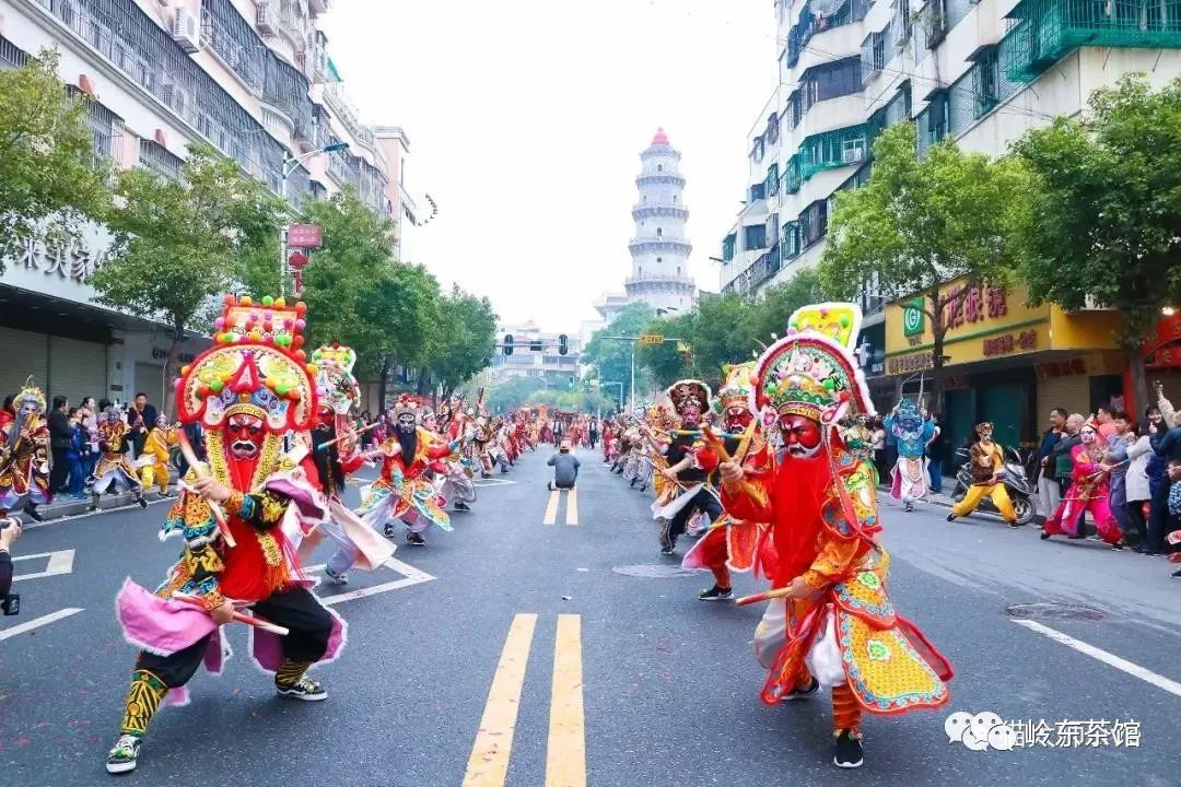 广东潮阳，一个与神狂欢的小镇做题家之乡，为什么值得我们关注