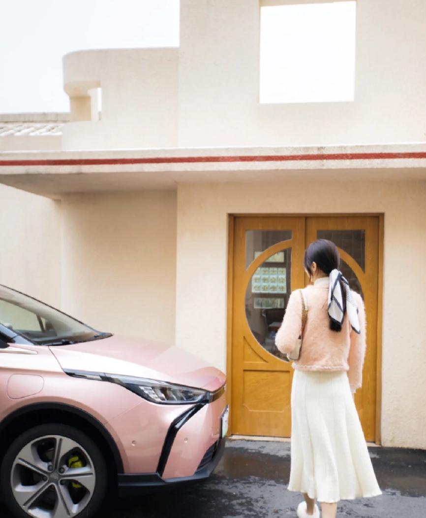 吉利几何m6低配对比元plus低配,吉利几何m6新能源汽车suv