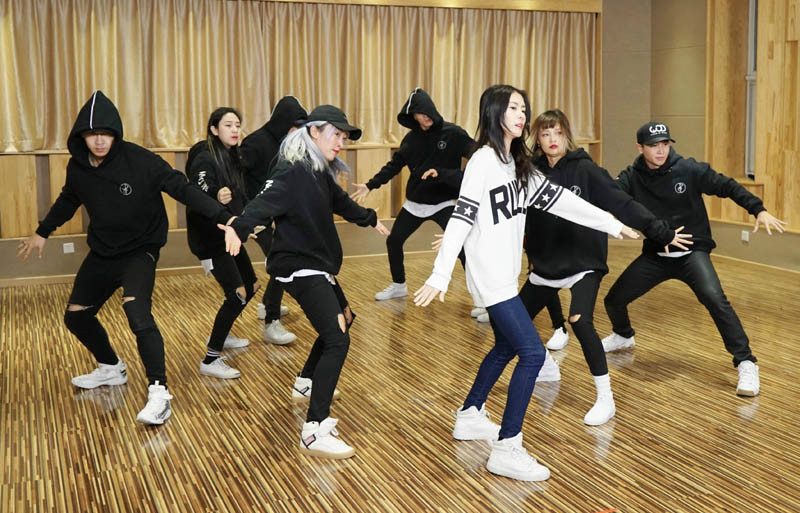 张碧晨曾经和华晨宇是什么关系,张碧晨个人资料华晨宇