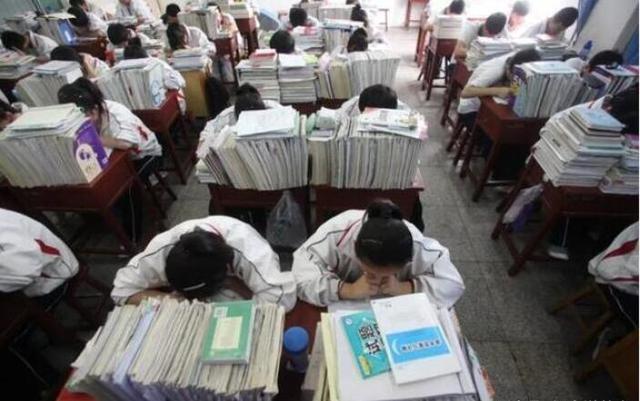 高三学生带全班蹦迪,高三学生去蹦迪