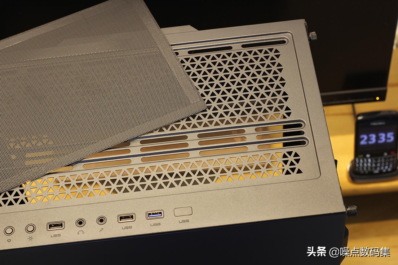 钛3080机箱,价格便宜但是散热很好的机箱