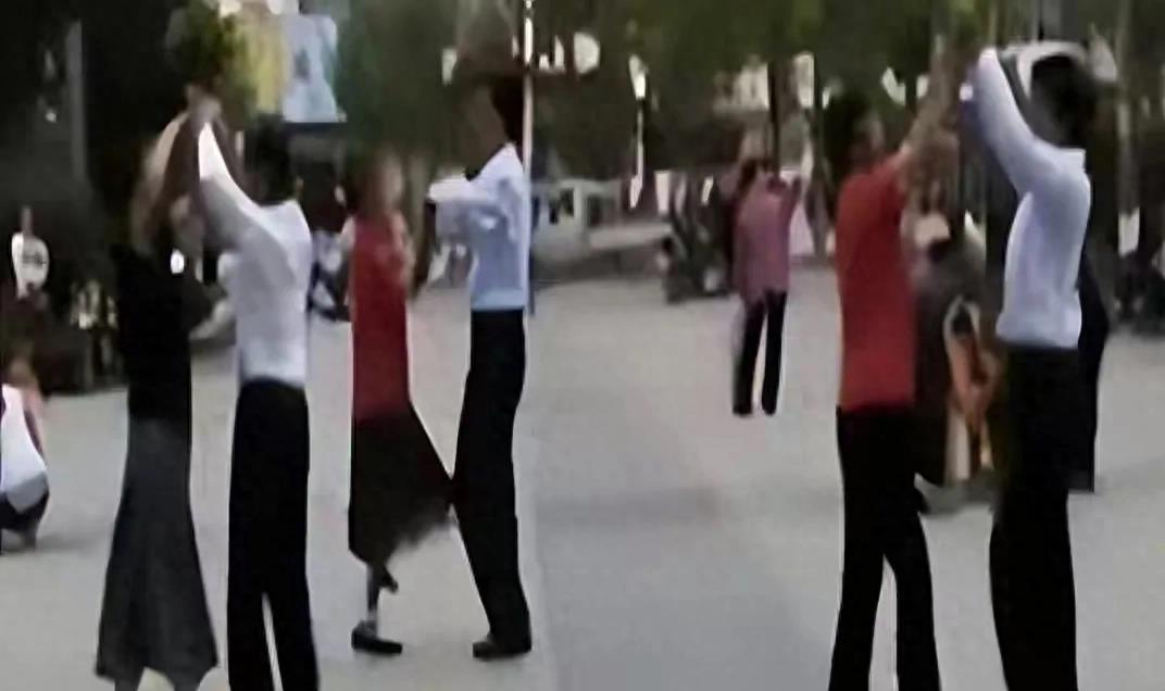 51岁阿姨醉酒后被带走并注射了*药春**，后来我心情不好，你也好不了