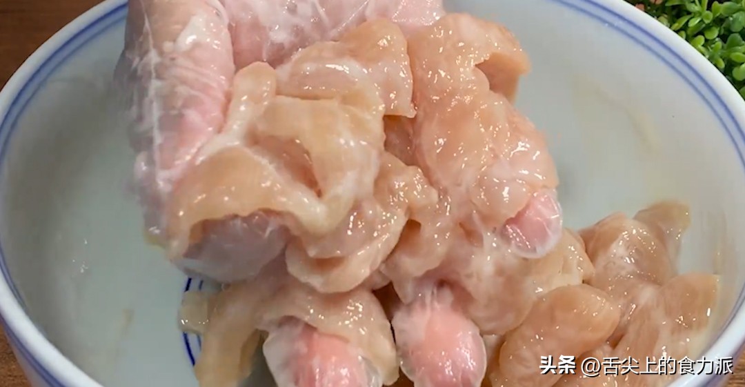 鸡身上“3个部位”有剧毒，医生怒斥：别给孩子吃，小心停止发育