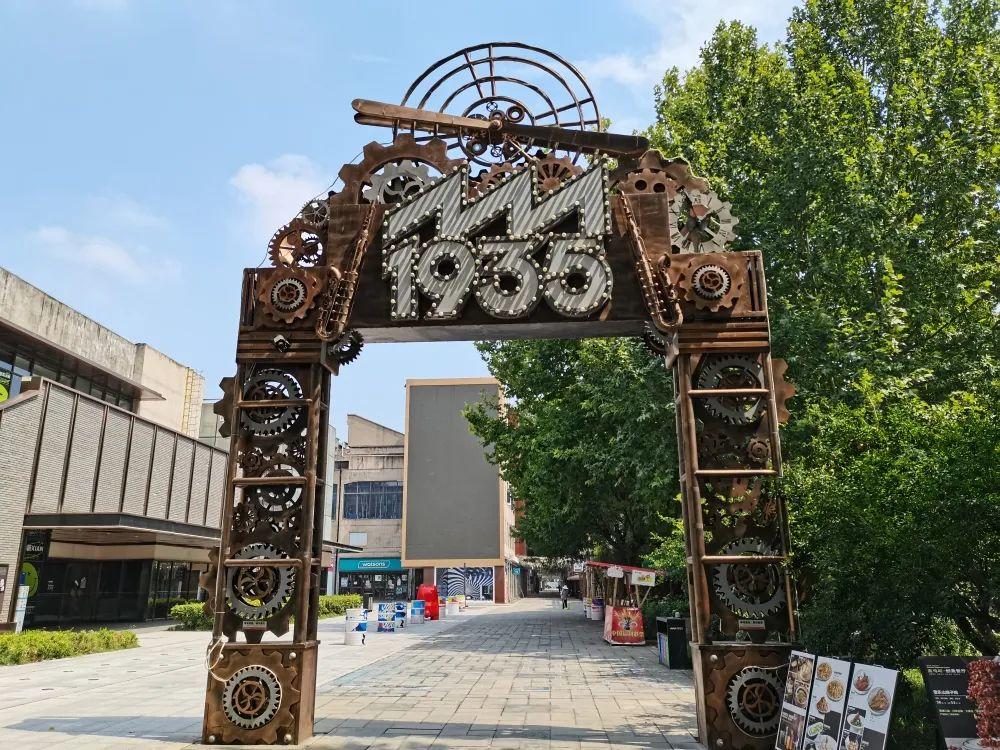 3000平方厂房改造网红店,老厂房改造简约网红店