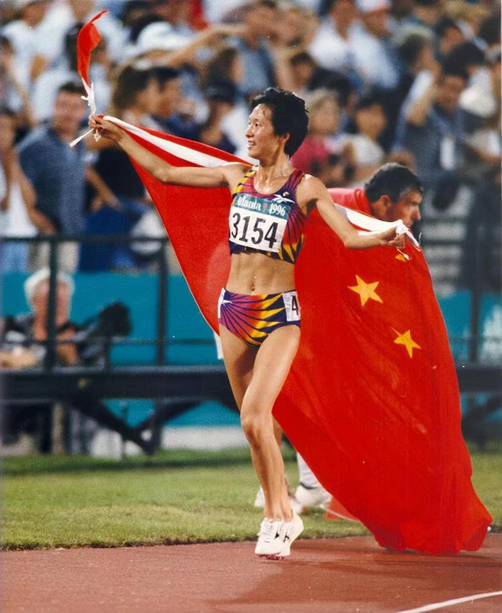 东方神鹿王军霞：田径场赛出奇迹，历经两次失败婚姻后终得幸福