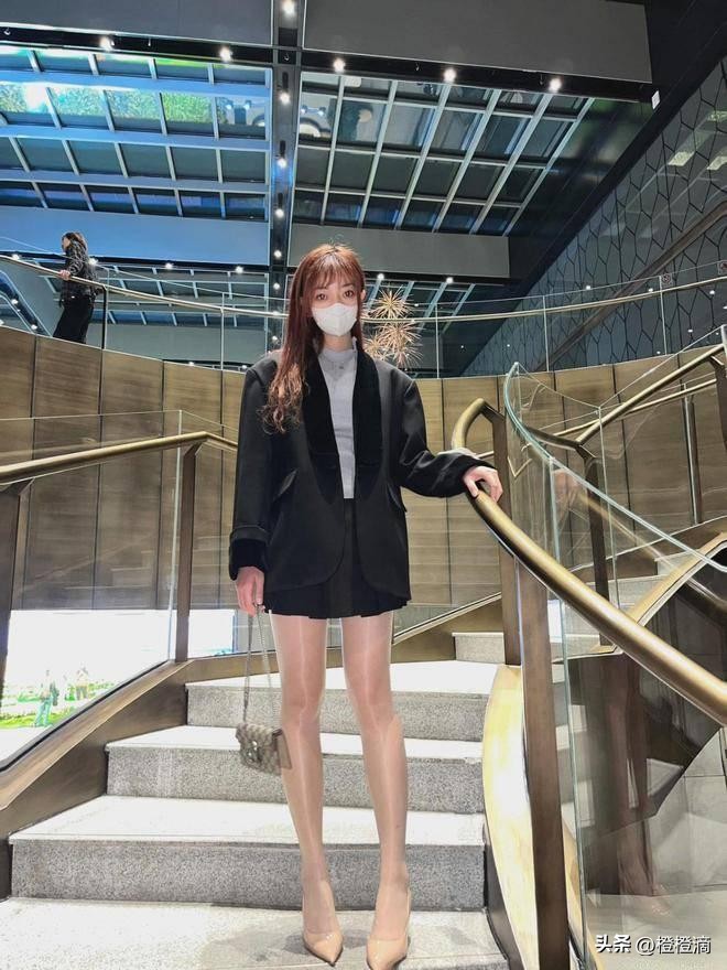 油亮的*袜丝**，始终是我的最爱