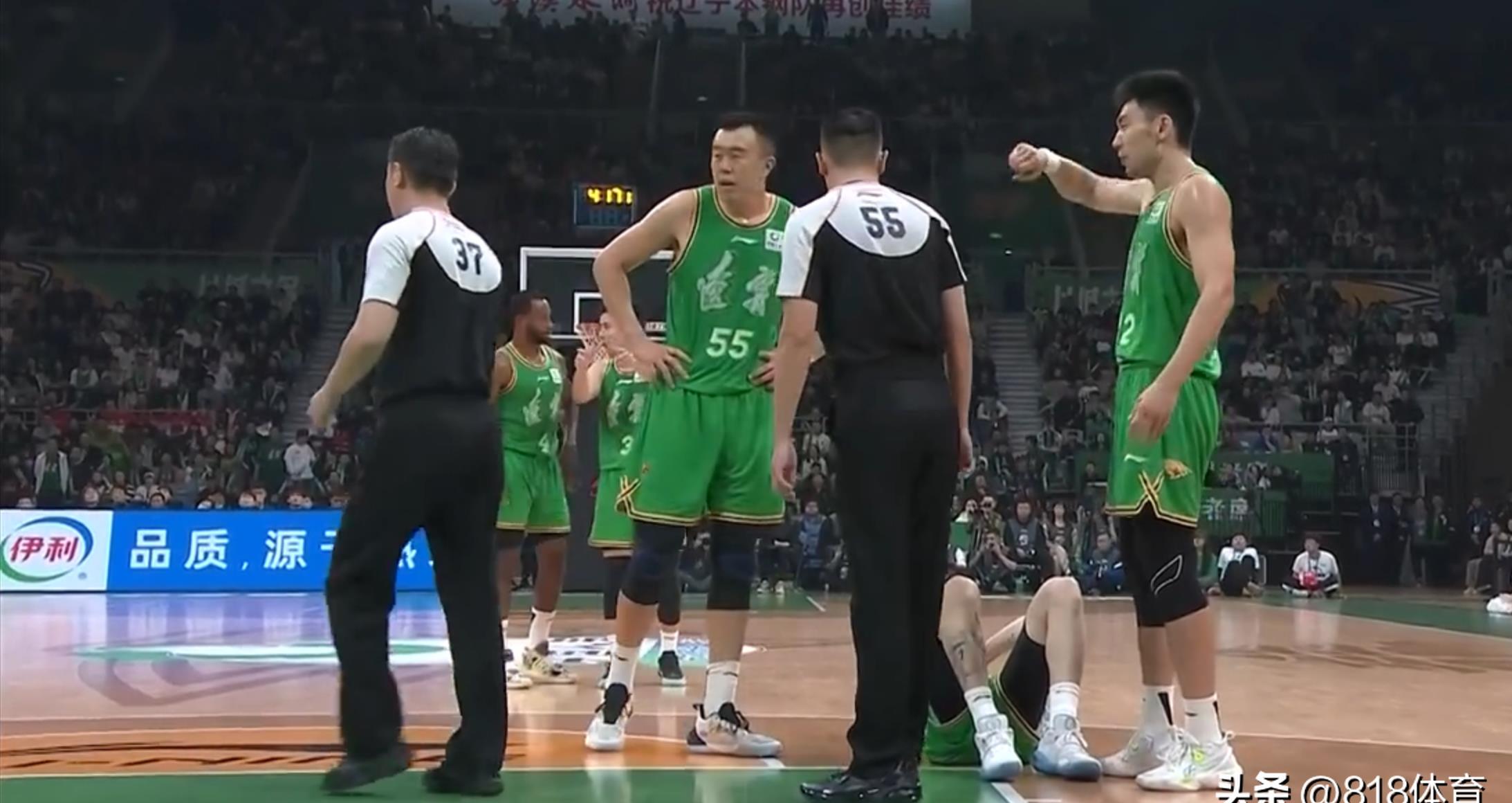 张镇麟劈扣吓坏,cba张镇麟垫脚裁判报告