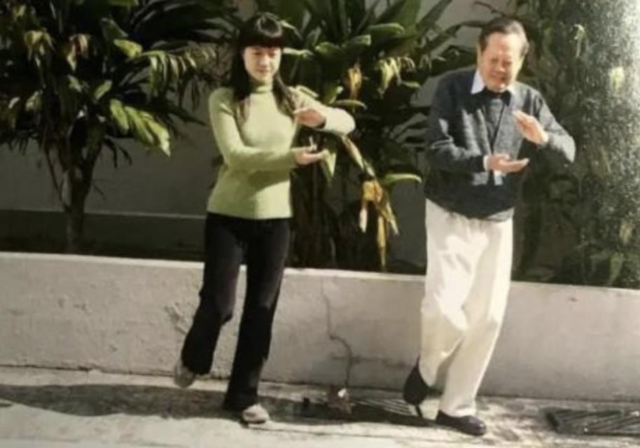 43岁翁帆和97岁杨振宁结婚了吗,翁帆和杨振宁多大岁数结婚