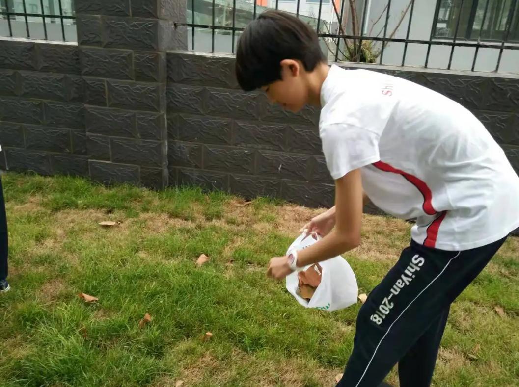 央媒评高校助学金事件,央媒谈高校助学金事件时评