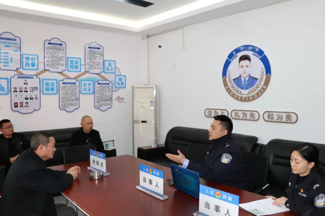 重庆交巡警“小鑫工作室”创建高速公路事故调解“样板间”“示范点”