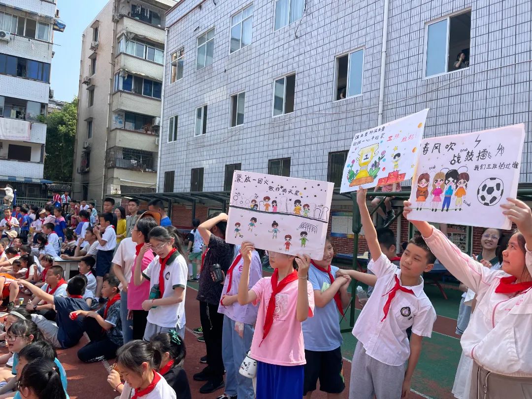华阳实验小学|绿茵点亮少年梦，足球转动新未来