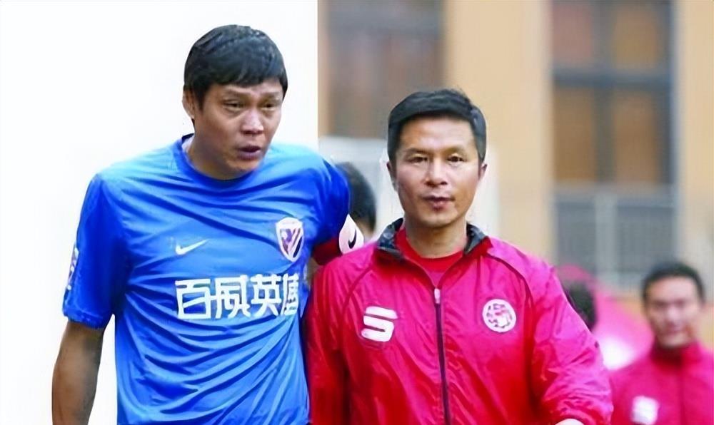 现代足球古典前腰,超级前锋足球推荐