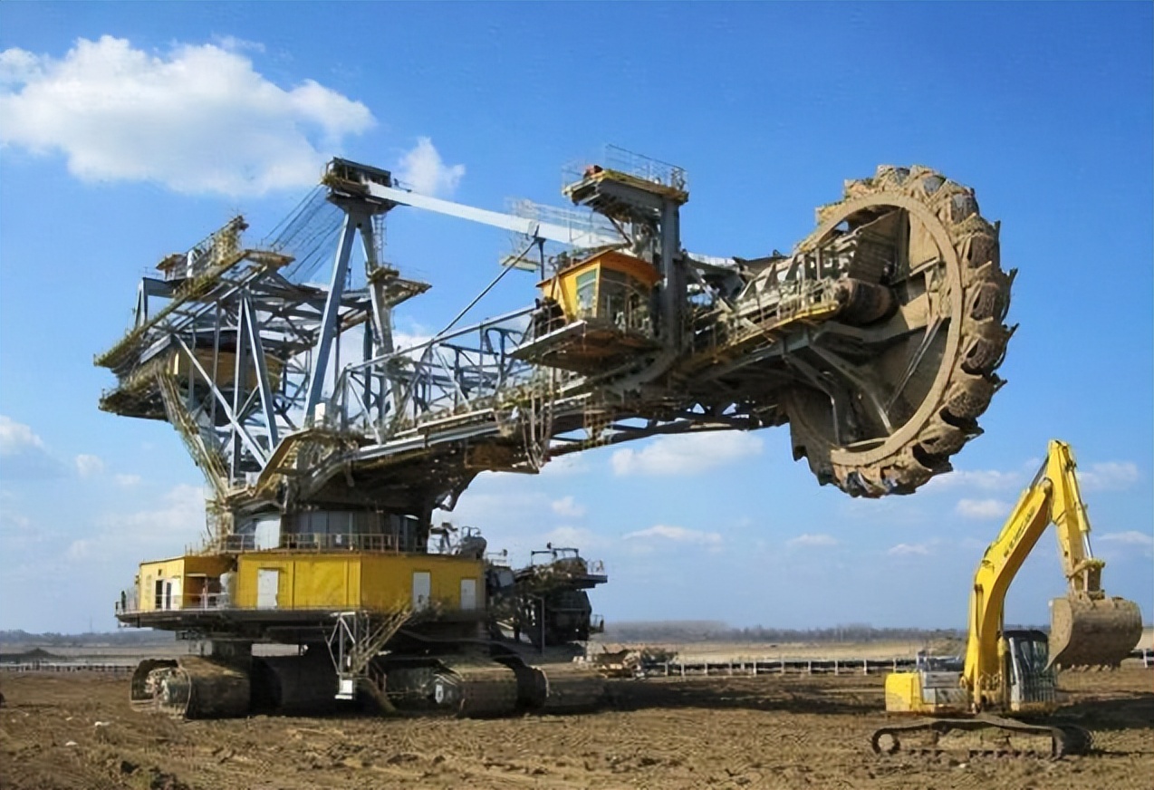 史上最大挖掘机战斗,世界上最大的超级挖掘机