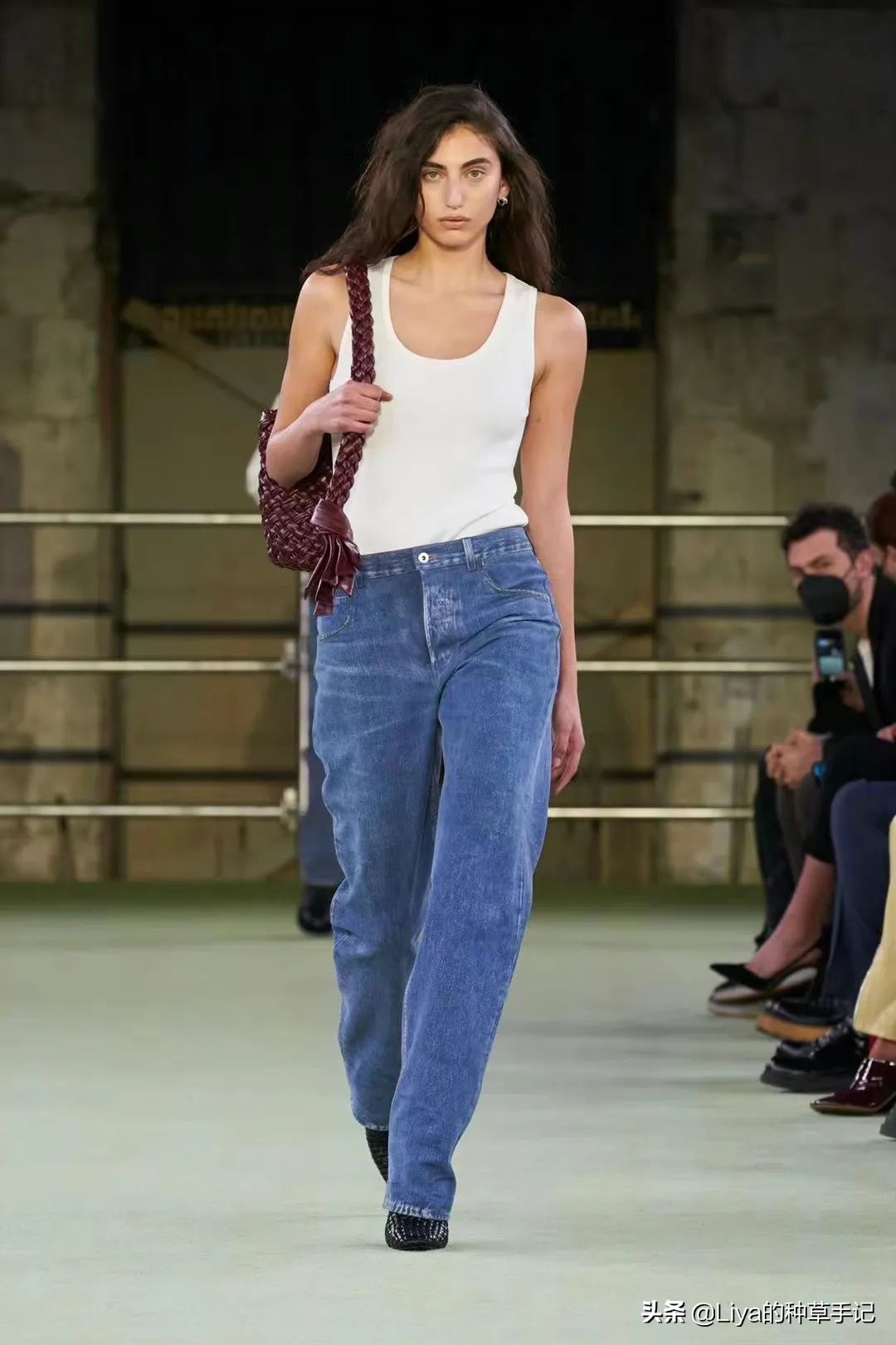 吊带内搭遮副乳遮肉,穿吊带怎么遮肉副乳