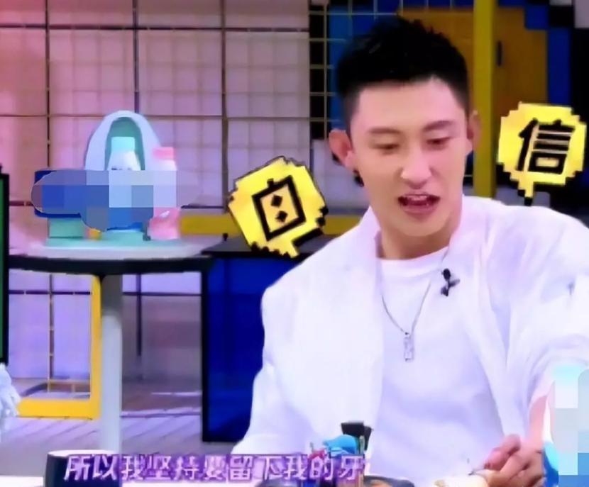 娱乐圈女星龅牙露一颗牙,娱乐圈的假牙女星