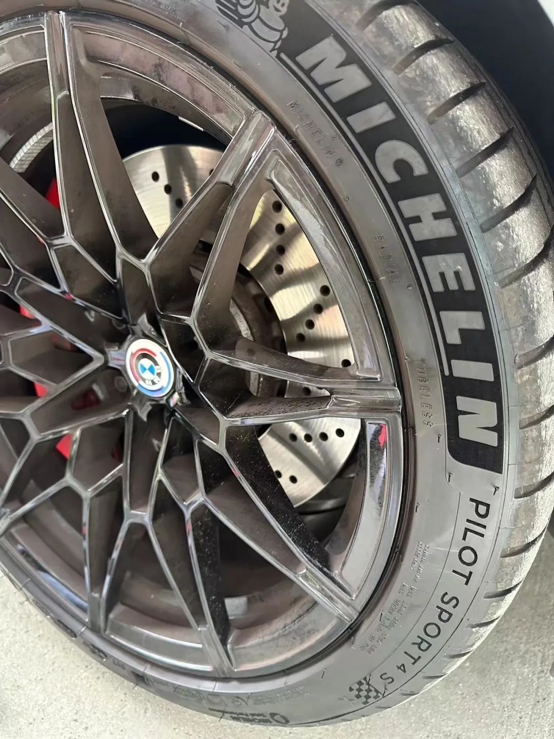 宝马m3磨砂版评测,米其林ps4s和倍耐力p0怎么选