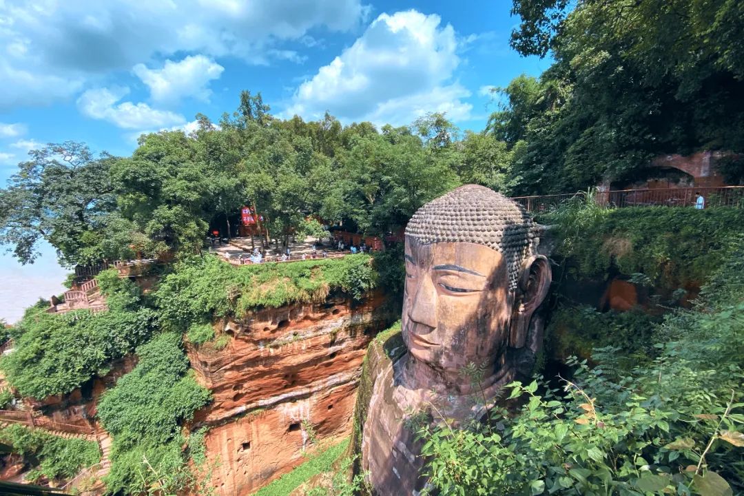 1年有150天住酒店,44次旅行,47次飞行!这江南女子怎么做到的?