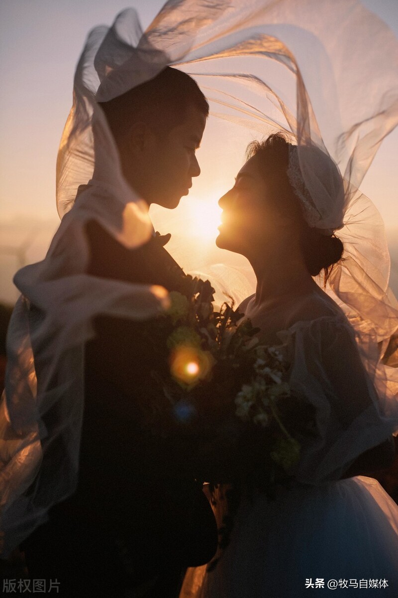 在三亚婚纱照在哪个景点拍比较好,去三亚旅拍婚纱照全程下来多少钱