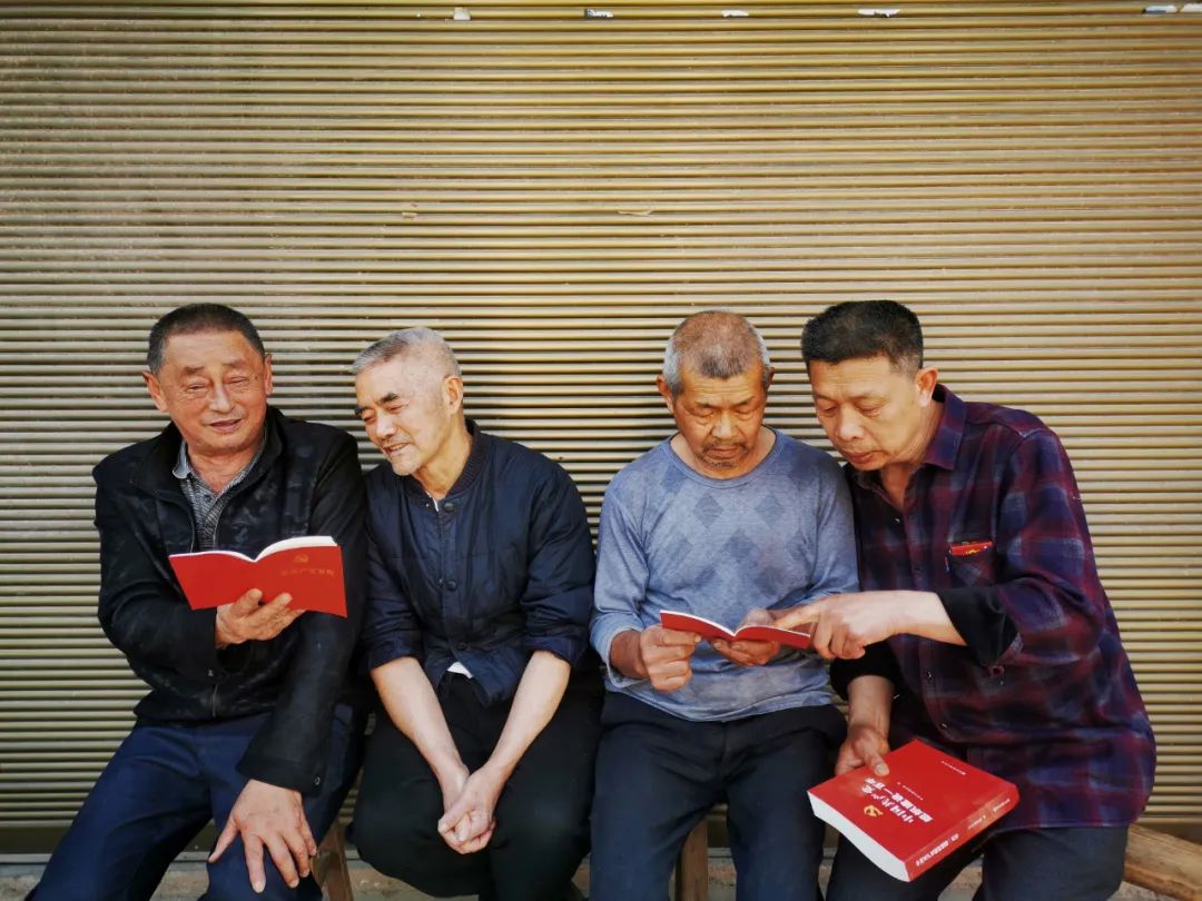 主题党日活动讲红色故事,主题党日活动踏寻红色足迹