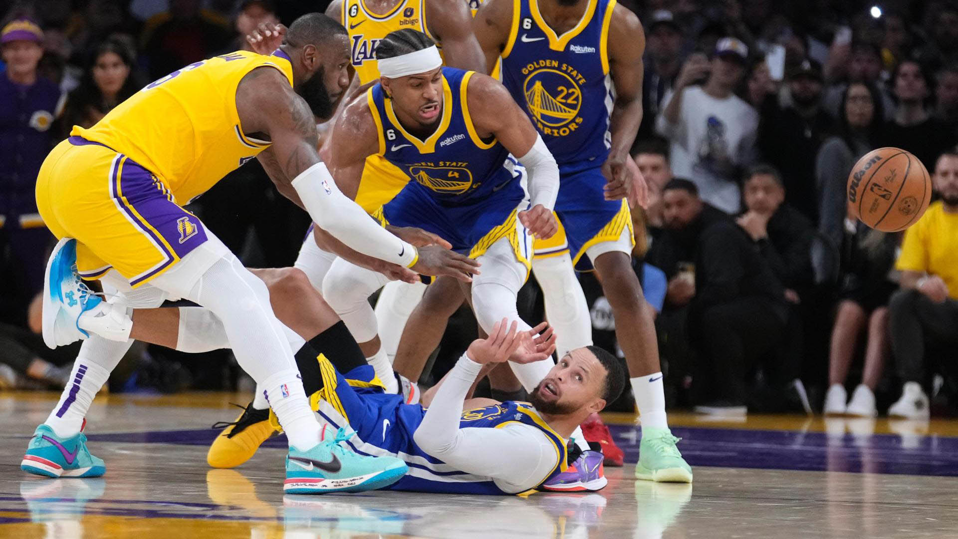 真碰到专业！勇士最后一攻正是汉姆“成名”战术，浓眉防空气成功