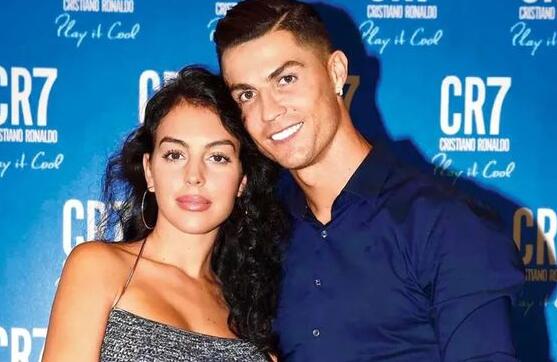 从柜姐到亿万富豪,从一名柜姐慢慢成为名模的由来