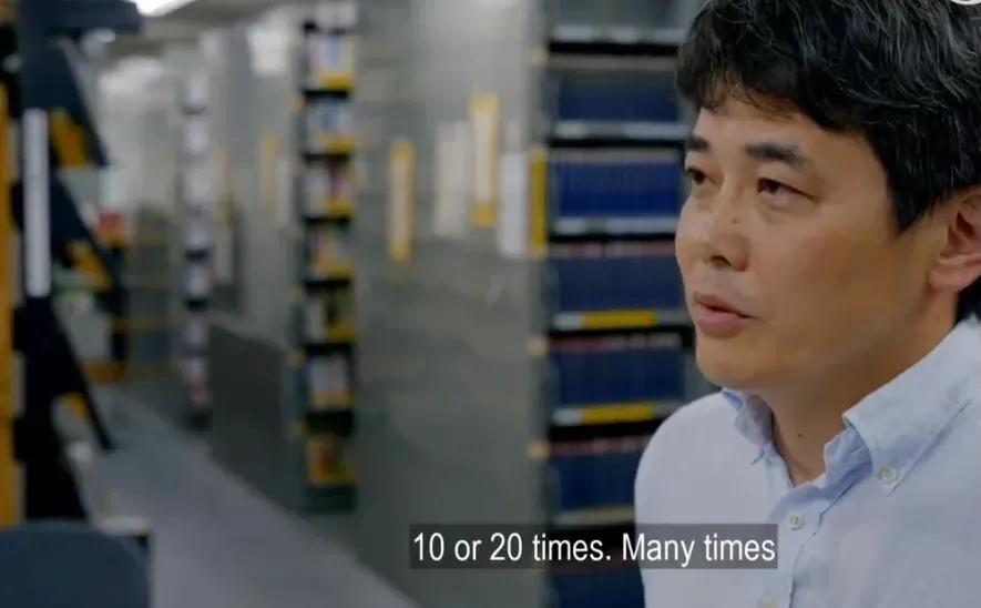 男团教父性侵无数男艺人，逼注射雌激素，死后竟被当伟人！！！