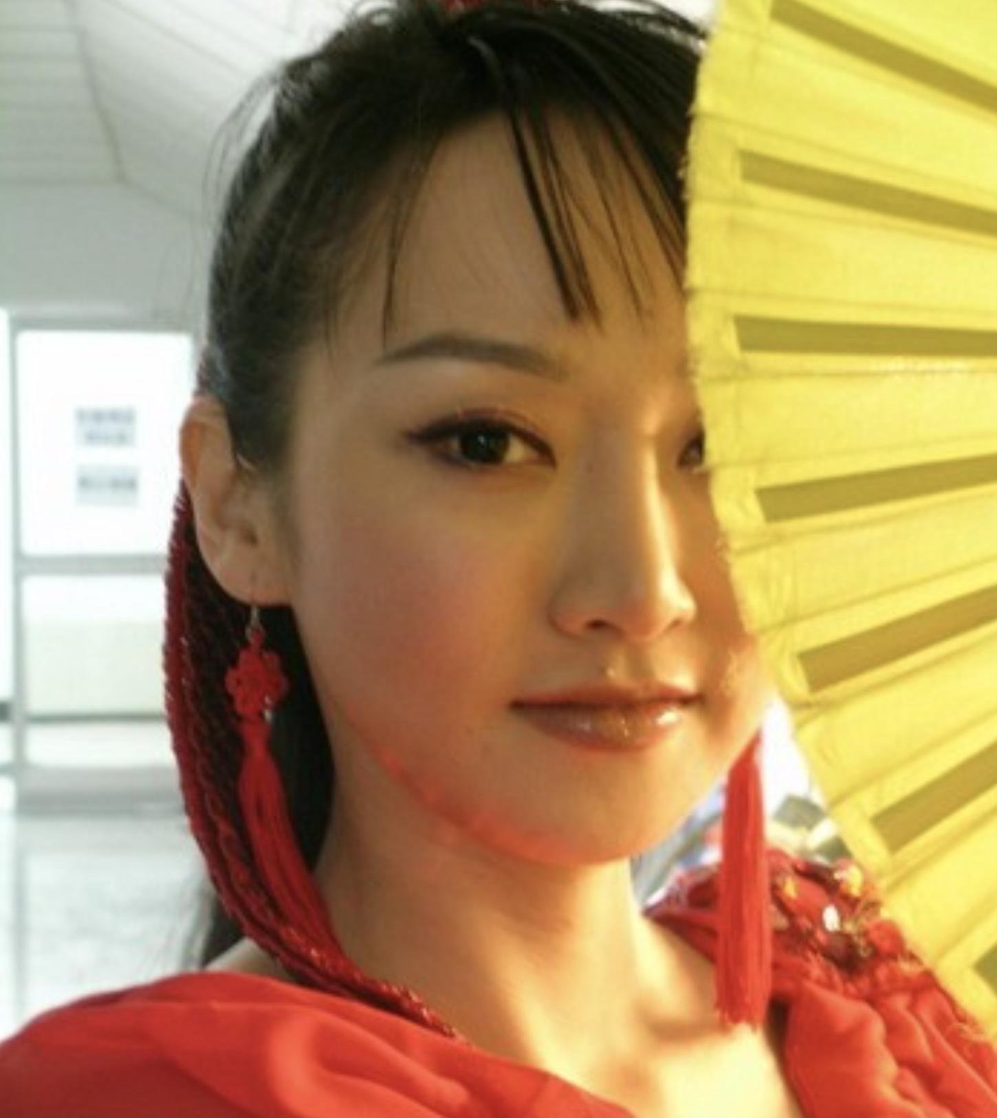 走出国门萨顶顶完整版,萨顶顶爆红后走出国门