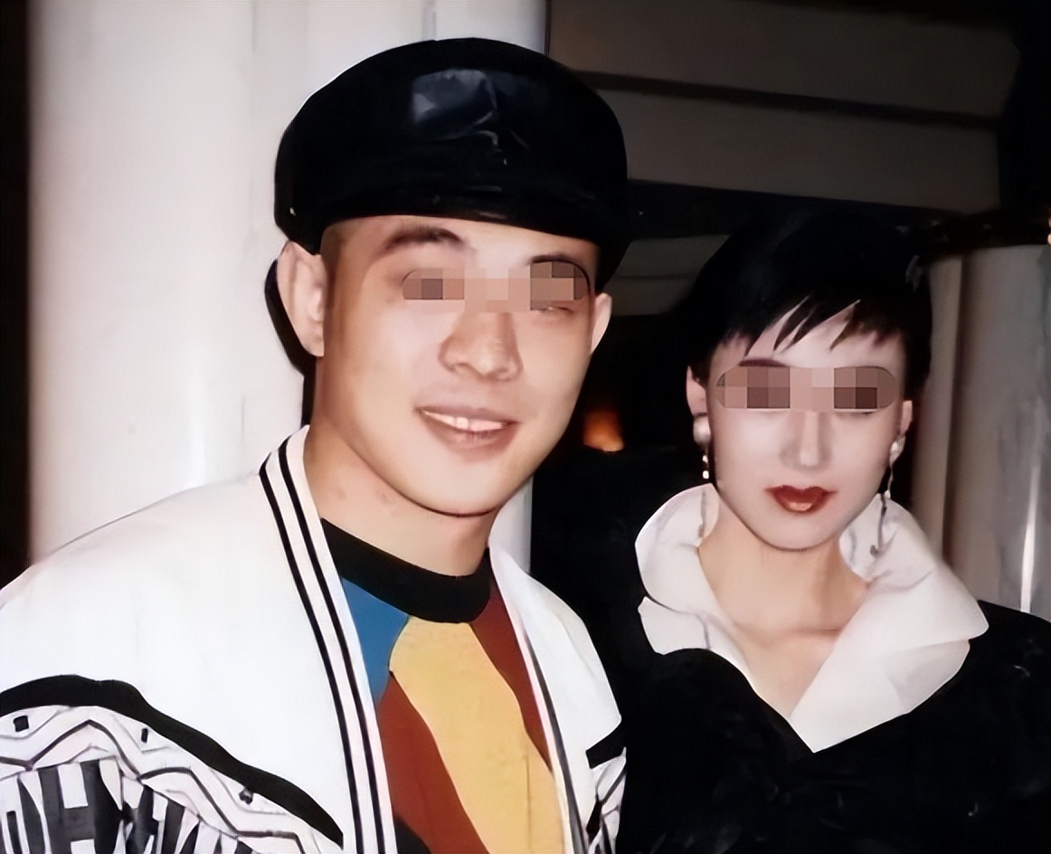 功夫巨星女儿与亲爹决裂20多年，“同爹不同命”：究竟是谁的错？