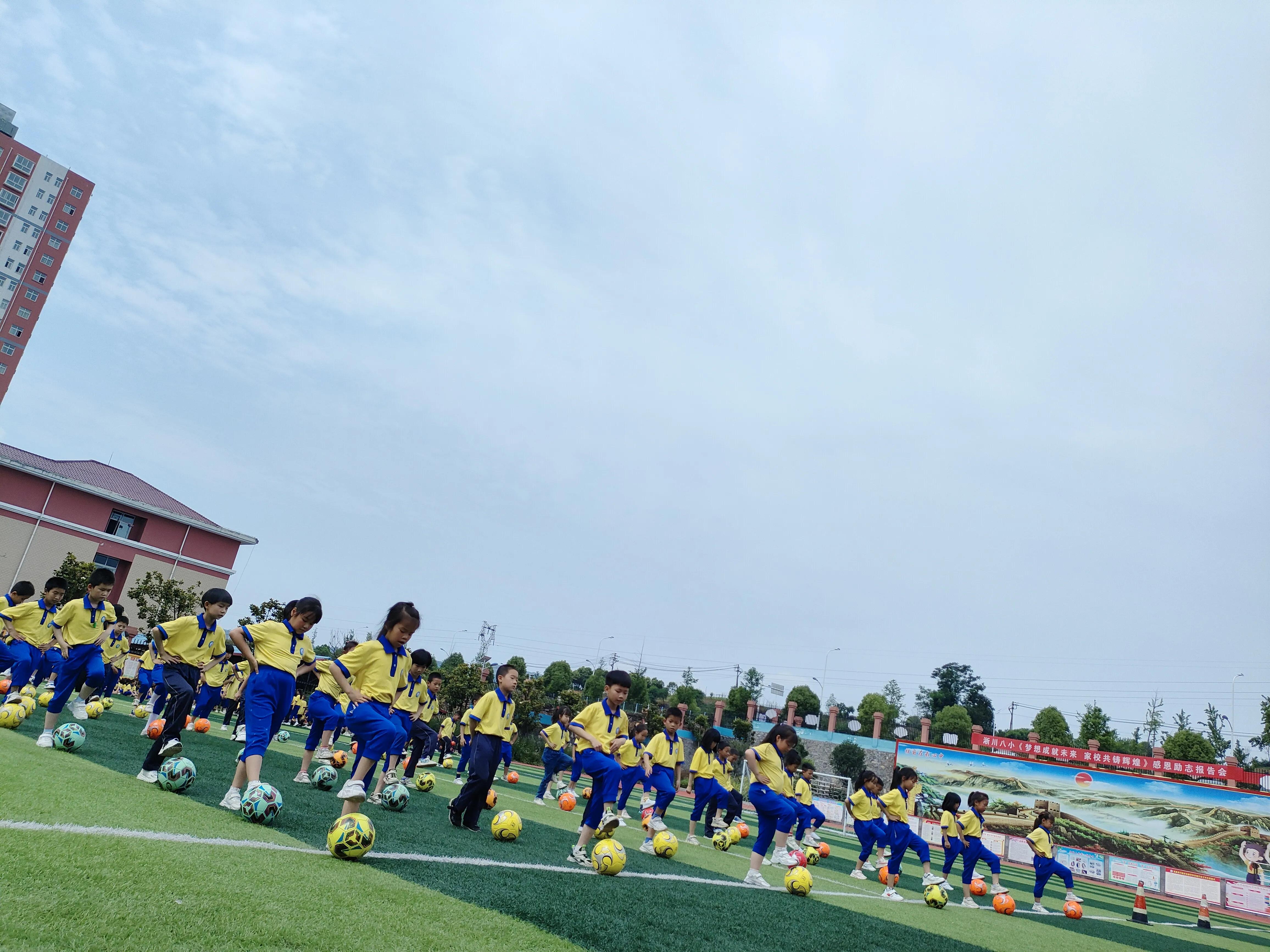 河南省奔跑吧少年体育活动足球,河南省邓州市奔跑吧少年足球比赛