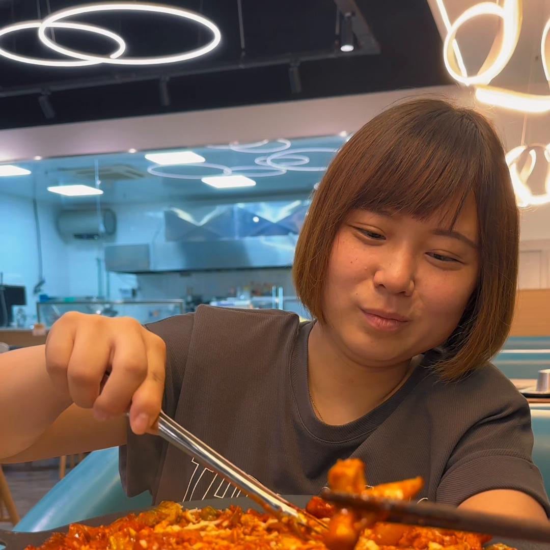 老板娘被整哭了？咱一边吃饭，一边吃瓜来！今天这个瓜真的...