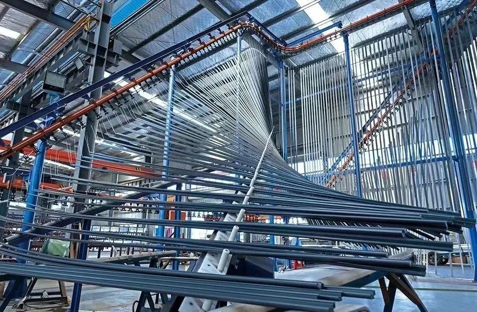 争分夺秒搞技改齐心协力保生产,争分夺秒拼经济全力以赴冲千亿