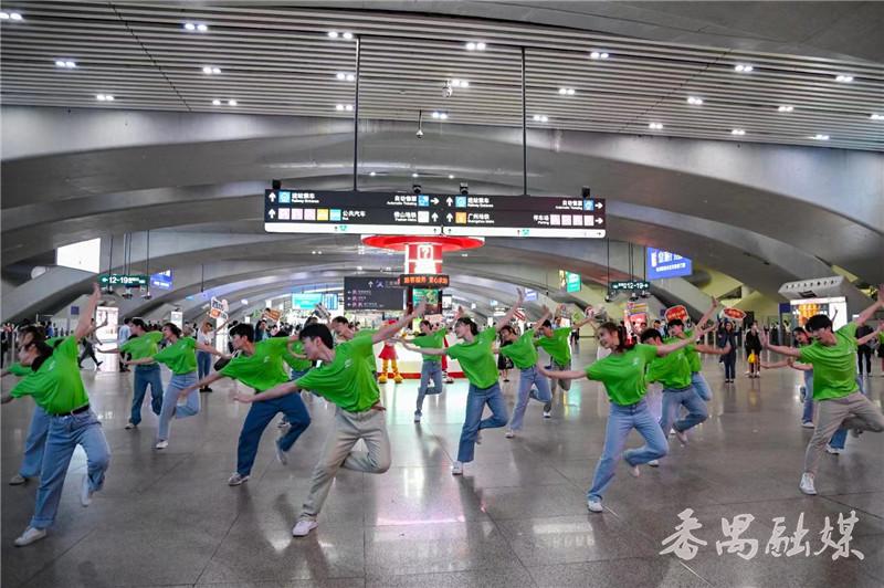 歌舞快闪亮相广州南站，拉开中国旅游日主题月番禺活动欢乐序幕
