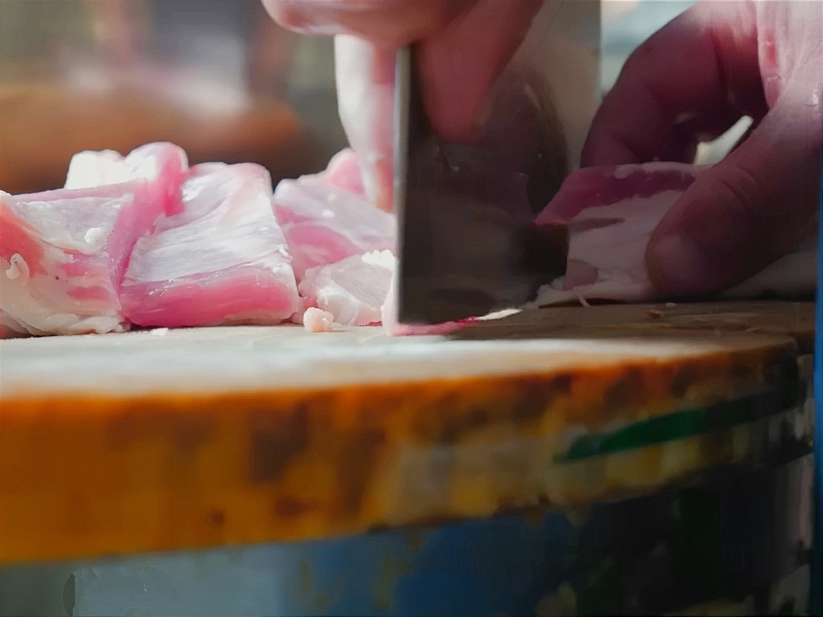 河北农村小馆子，开在村口集装箱，10元管够吃，烙饼炖菜真香