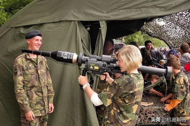 德国铁拳3单兵火箭弹,德国的铁拳3型火箭筒