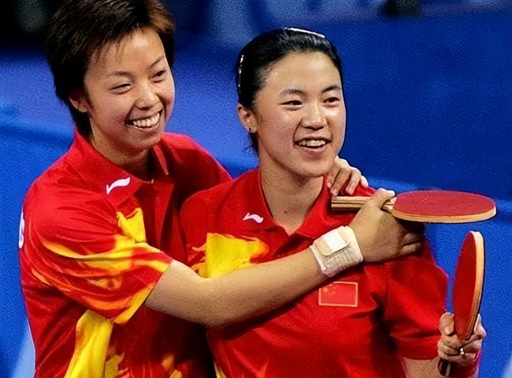 她是世界女乒第一人，大20岁老公与袁立同居12年，转身把她宠上天